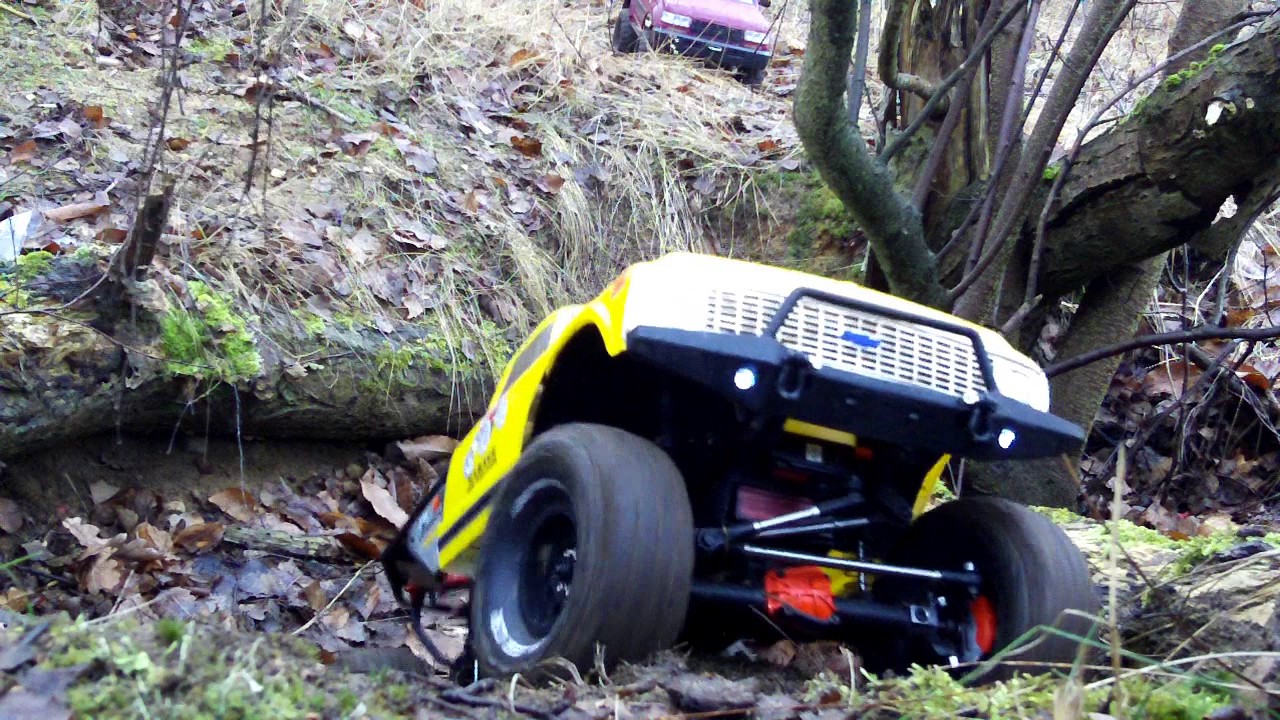 Vaterra Ascender K10 VS Axial SCX10 V2