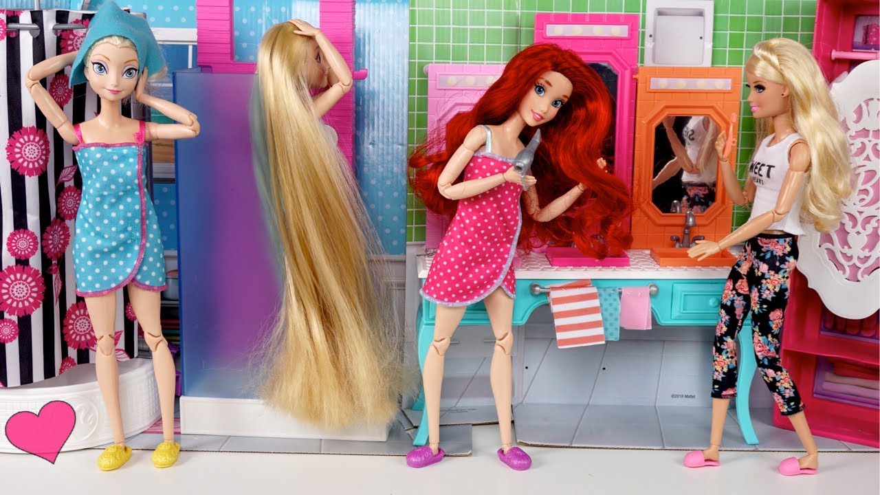 Princesas Rapunzel, Elsa y Ariel se Alistan para ir al Colegio! Nuevos Uniformes!