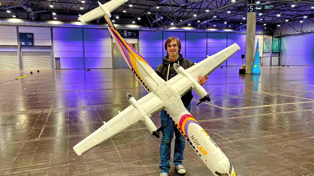 BRAND NEW STUNNING !!!  DASH-8 Q400 LIGHTWEIGHT 550 GRAM INDOOR RC MODEL AIRLINER FLIGHT DEMO