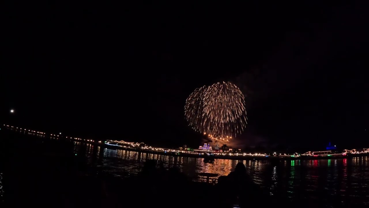 The Toney’s bros Pontoon boat cruise, Merry very Xmas party fireworks! #disneyworld #magickingdom 