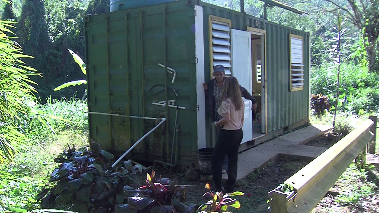 Hombre vive en vagón en Adjuntas