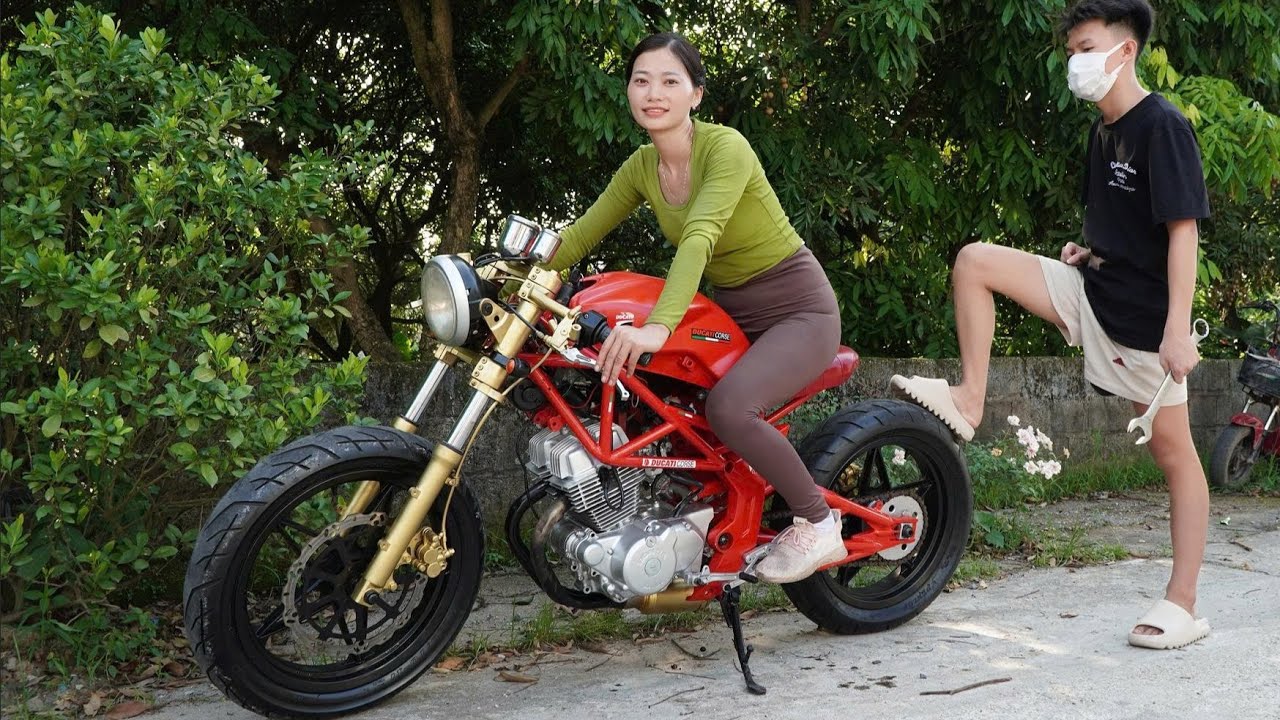 Girls' Challenge: COMPLETELY RESTORE a Honda Megelli Sport 250R after years of abandonment...