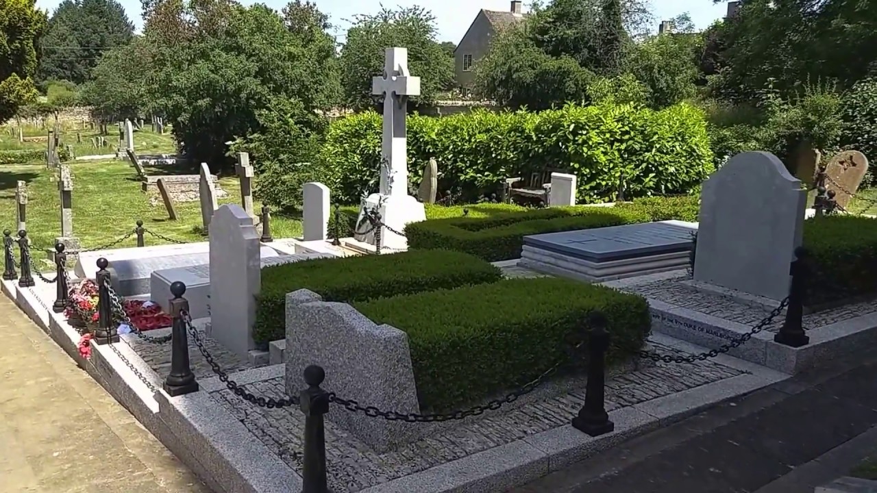 Very Modest Winston Churchill Tomb at Bladon, Oxfordshire