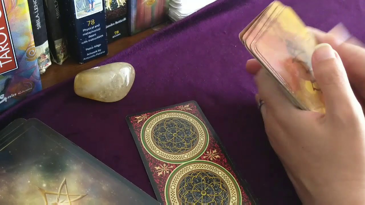 Me extraña ? Tiene ganas de verme ? Se comunicará ? 📲INTERACTIVO TAROT 💜