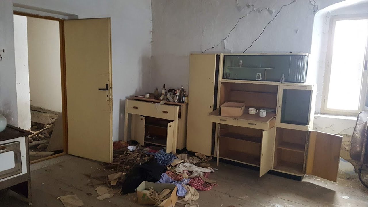 Urbex -  Opuštěny dum u cesty   2021 🏠🏠🏠🏠