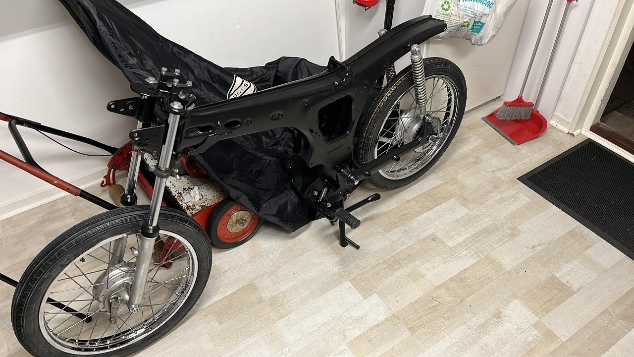 Moped Suzuki K50 DZ/Z -  Ihopmontering Del 2. Gaffelben, framhjul, bromsar och bakhjul