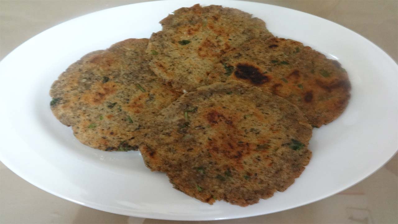 Kuttu Ke Aate Ki Roti Recipe (Hindi) - Navratri Recipe - How To Make Kuttu Ke Aate Ki Roti