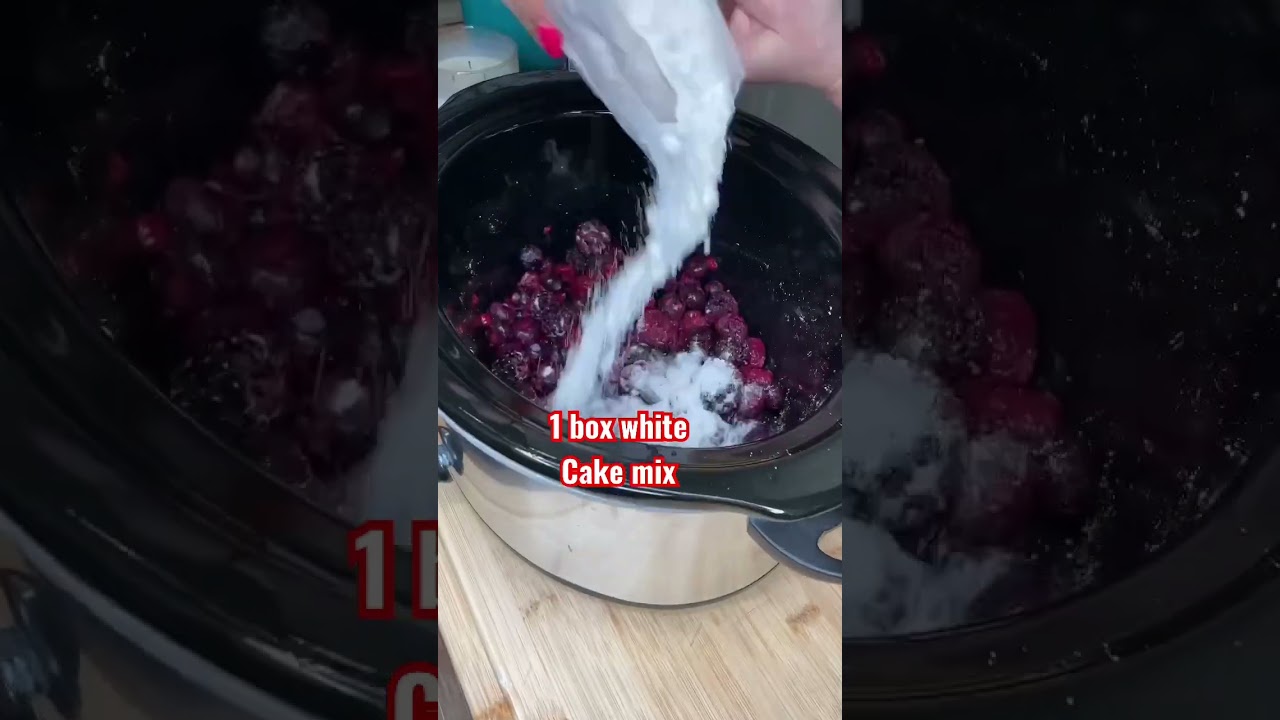 EASY crockpot berry cobbler
