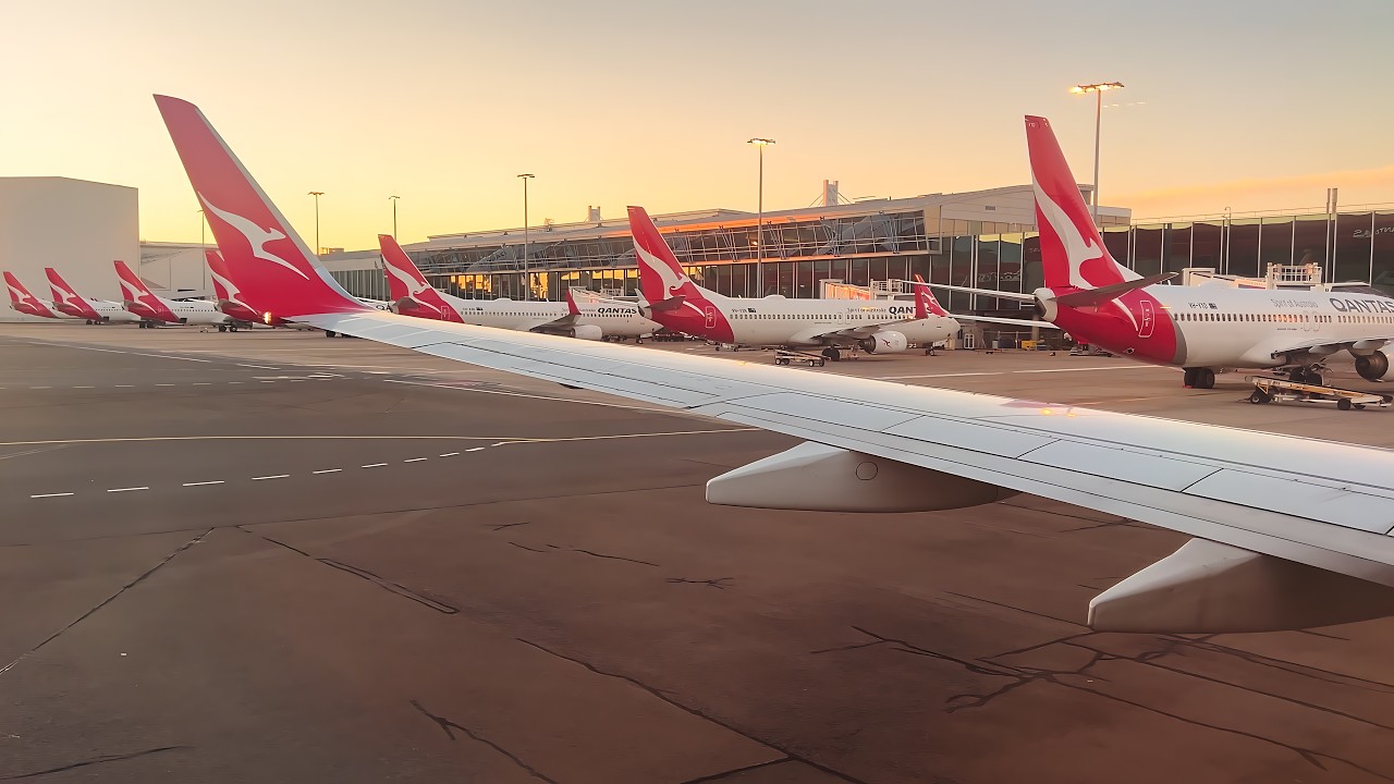 Full Flight - Sydney to Brisbane Qantas QF500 Boeing 737-800