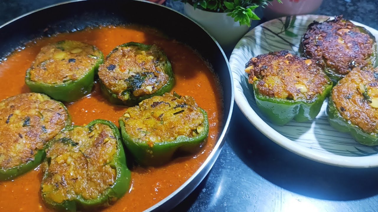 कभी garlic-tomato gravy bharwa shimla की recipe try किया है आपने? 😋. gravy bharwa shimla recipe 