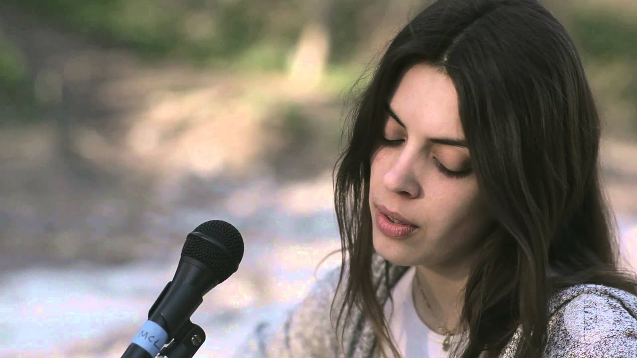 Sessions: Julie Byrne - "Emeralds"