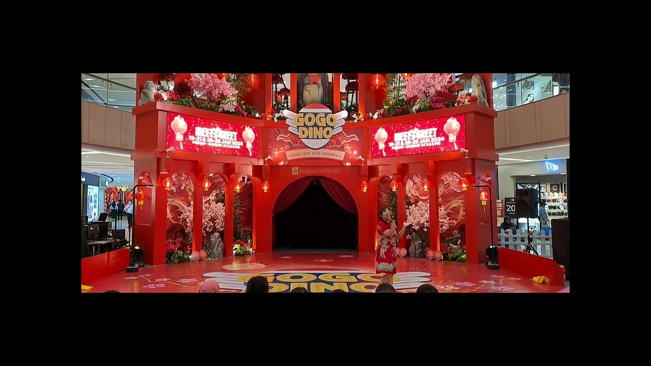 Live Show Gogo Dino di Tunjungan Plaza Surabaya