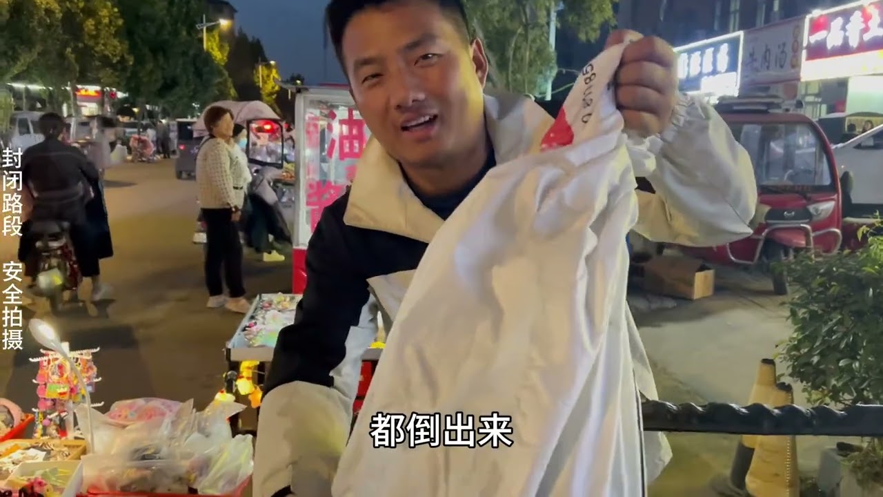 这安徽媳妇真大胆，竟拉200斤菜进城摆摊，收入达到平时的两倍 #农村日常 #摆摊创业