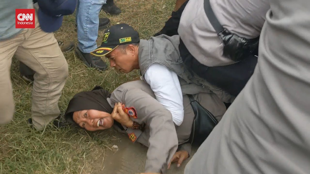 Demo di Al Zaytun Ricuh, Polwan Berjatuhan