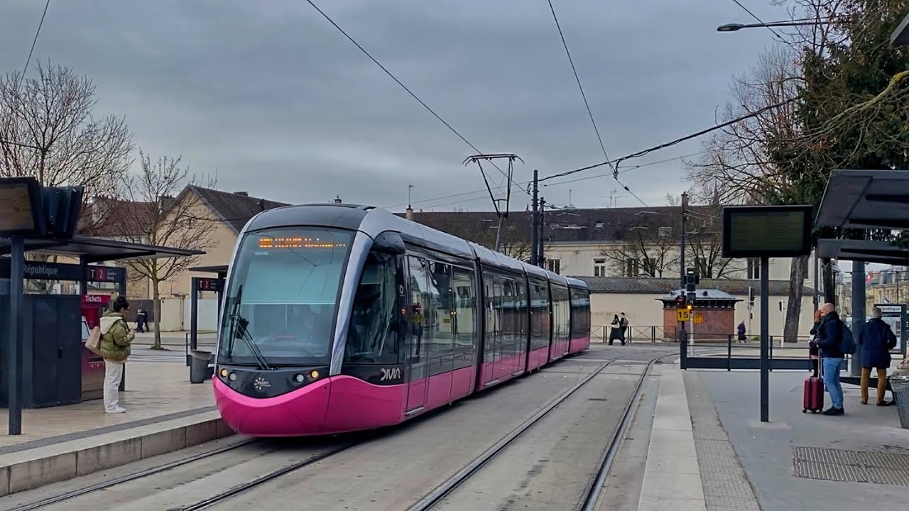 Dijon et son tramway rose