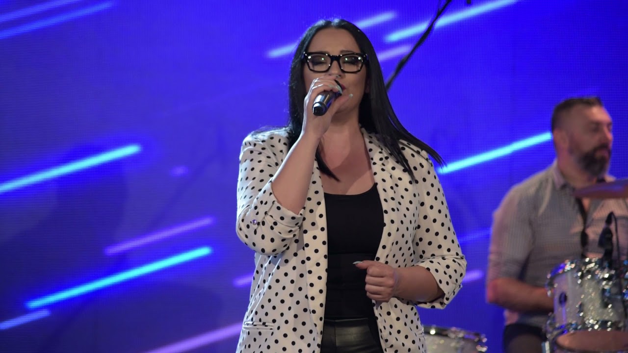 Aneta i Grupa Molika - Rodila se mala lepotica (Art Studio Production Live TV Show)