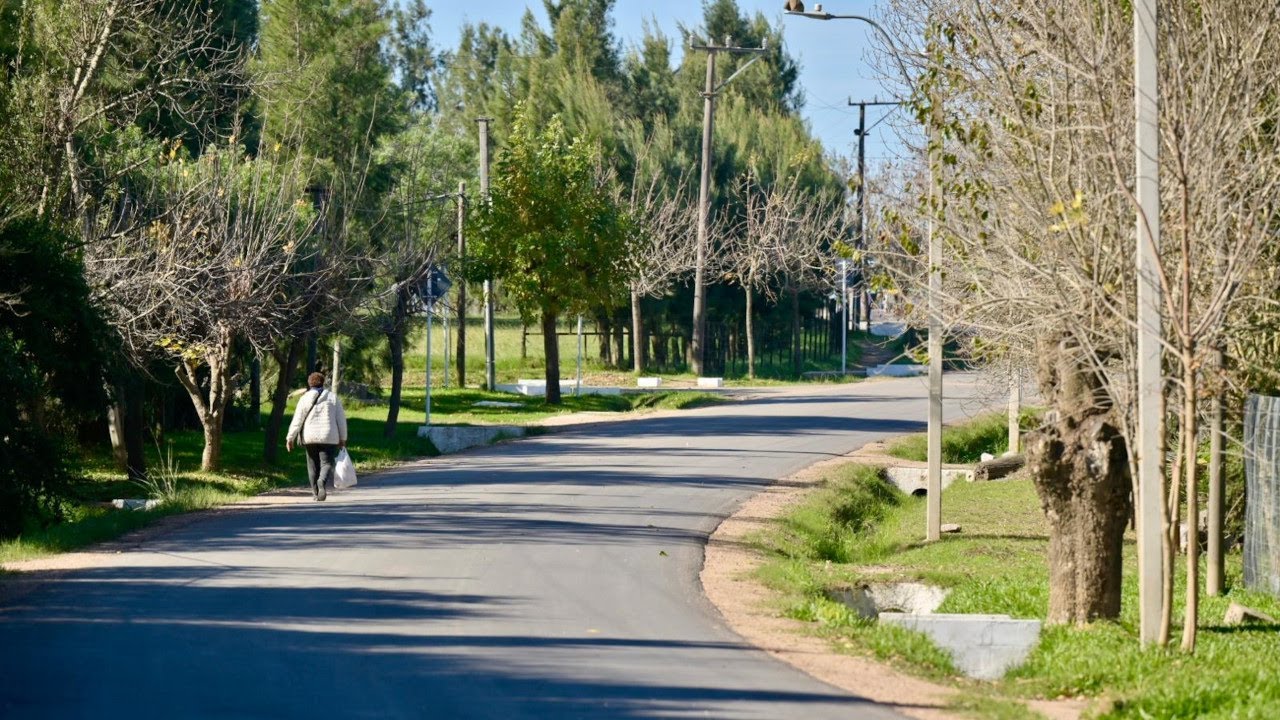 Pavimentación del nuevo recorrido de ómnibus en calle 19 de Junio de Barros Blancos