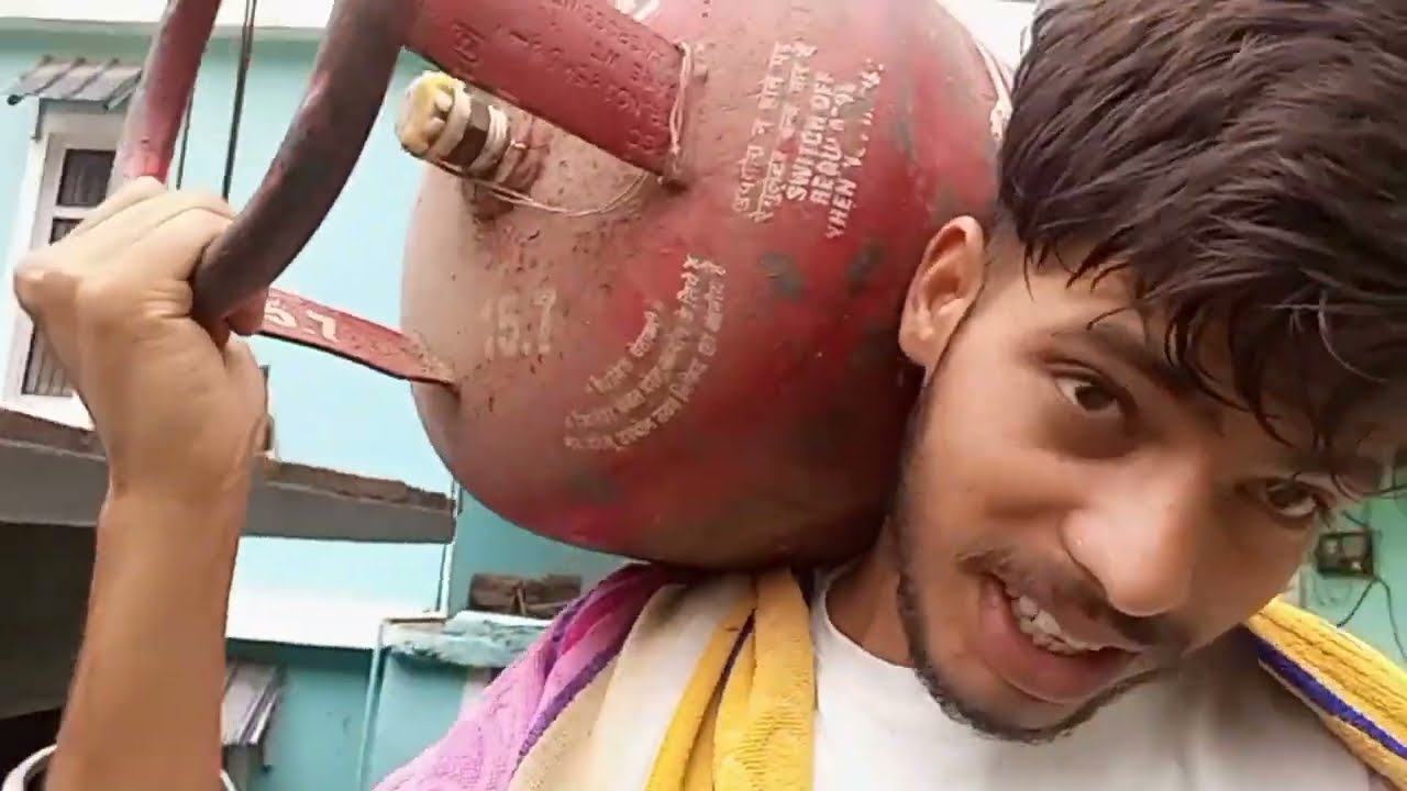 gas cylinder me gas khatam hui thi toh aaj Gas  cylinder  bharaya  # like # share