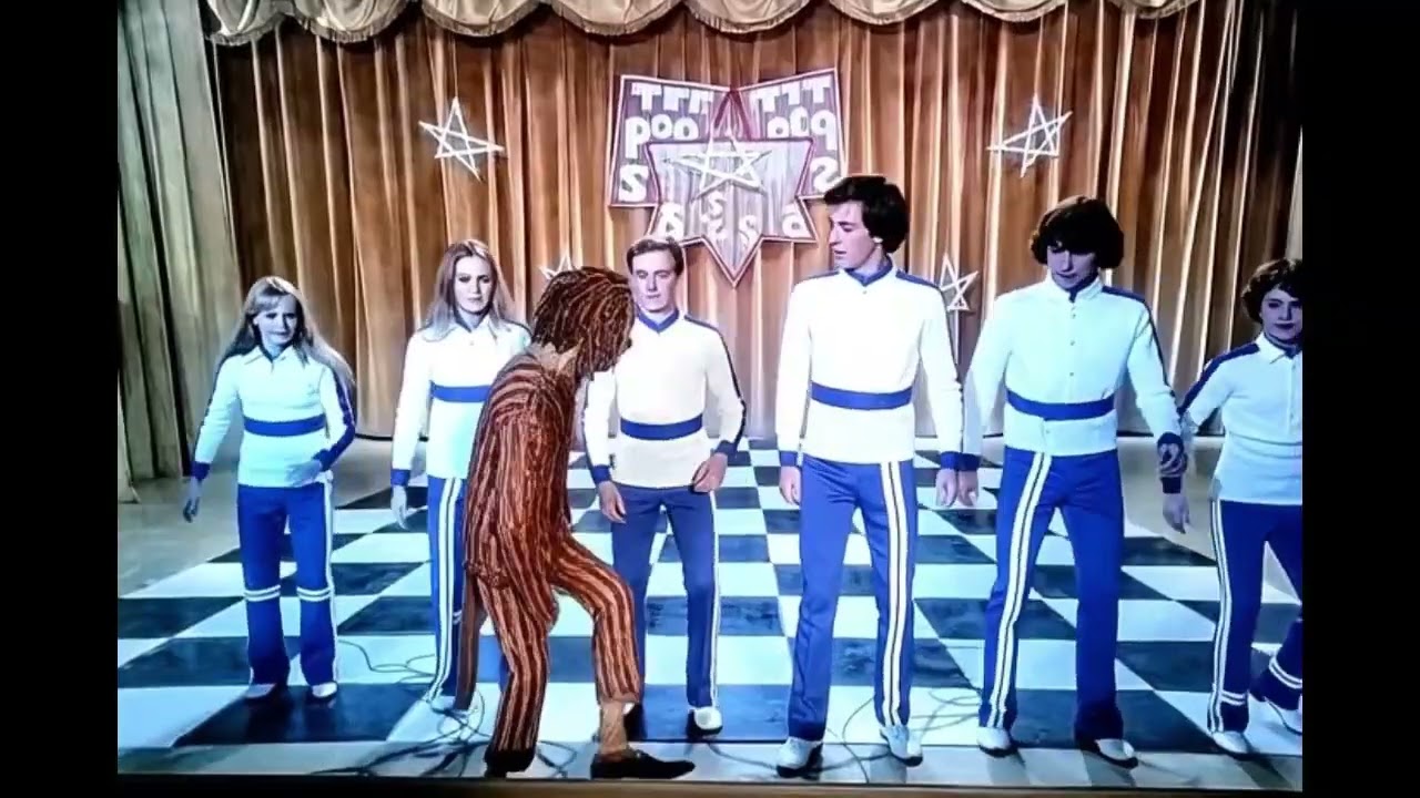 The Pinstripes perform with the Bradys