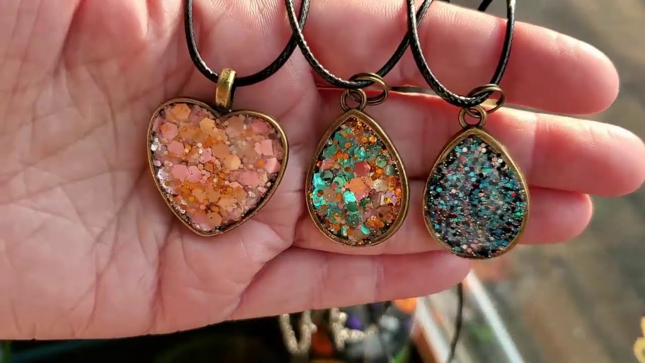 Glitter Necklace Tutorial using Dimensional Magic