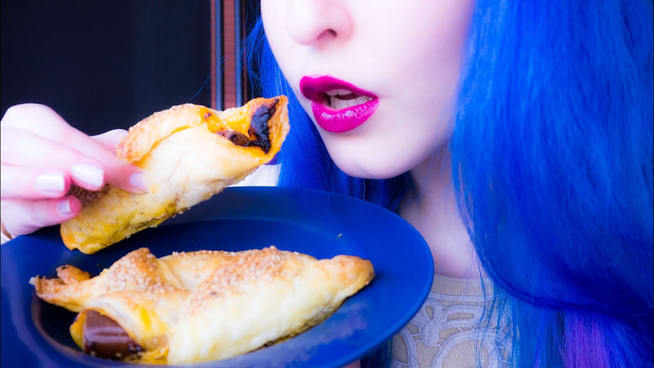 ASMR: Pigs in a Blanket - Kilted Sausages ~ Relaxing Eating Sounds [No Talking | Vegan] 😻