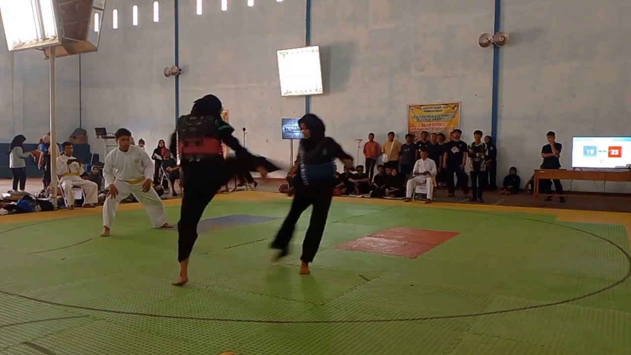 Final Sirkuit PSHT kalsel, Risda Amelia PSHT Cabang Banjar(Merah) vs Holiseh PSHT Cabang Tapin(Biru)