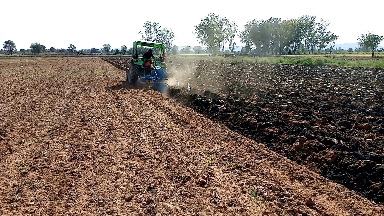 Same deutz fahr Agrolux 45 2wd with 2mb plough.