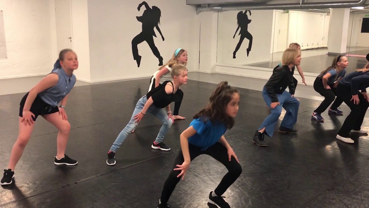 Streetjazz 8 - 11 år våren 2020. Dansstudion Varberg