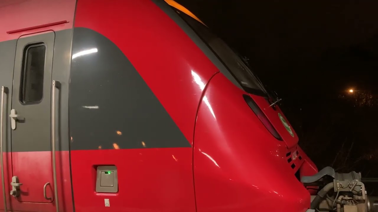 Ein und Ausfahrt S-Bahn Rostock S1 Richtung Warnemünde in Rostock Holbeinplatz mit der Baureihe 442