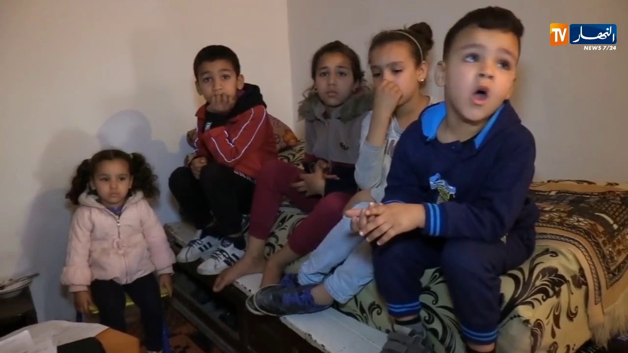 بعد أن ضاقت بهم السبل .. عائلة سفيان تعيش في مرآب