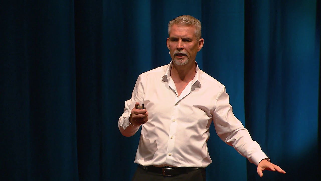 A robot bricklayer and a smarter brick | Simon Amos | TEDxPerth