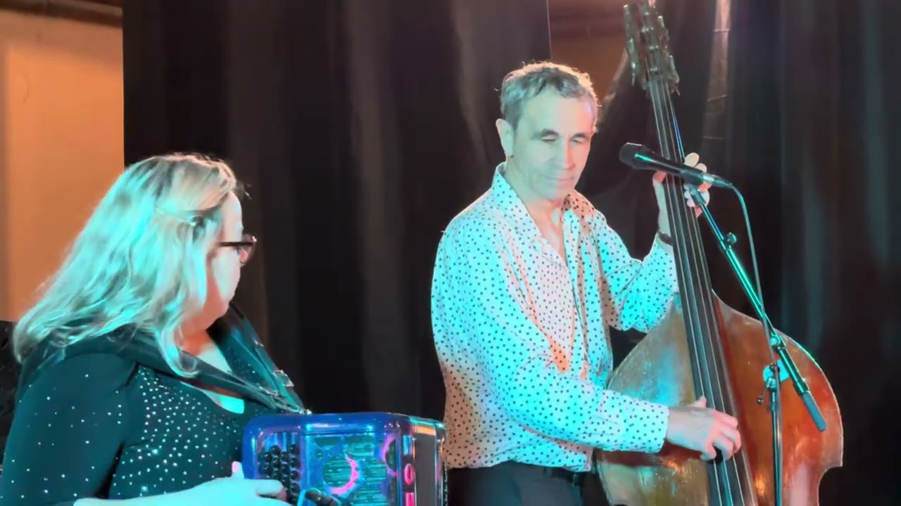 Avec l’orchestre Label Danse, à Vallères (37190), le lundi 1er avril 2024.