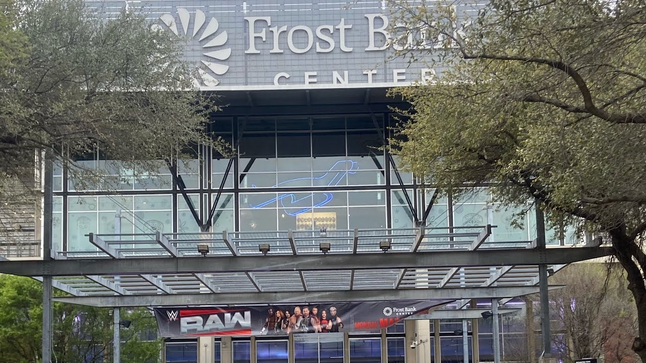 I went to WWE Raw in San Antonio (Vlog) 