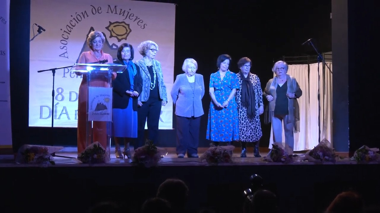 Peñas Blancas celebra el Día de la Mujer con homenajes, poesía y teatro hecho por sus integrantes