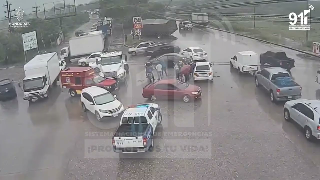 Colisión entre turismo y camión en bulevar de La Lima