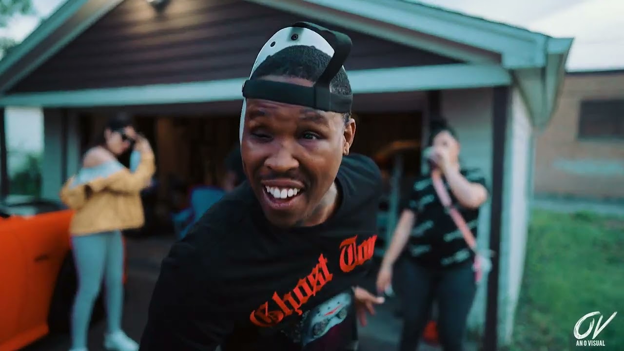 Skully TV - Ouu Ahh (Official Video)