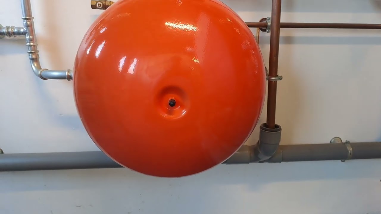 Vérification de la pression de gonflage d'un vase avec regonflage