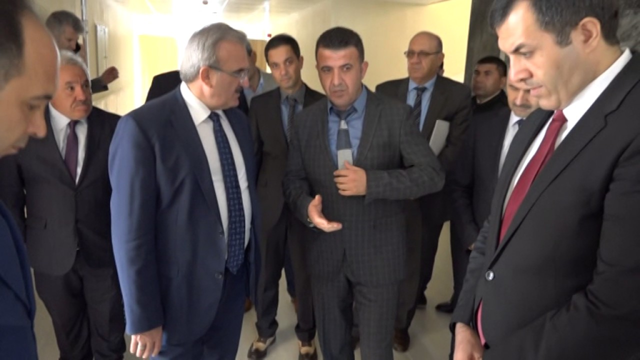 Antalya Valisi Münir Karaloğlu Finike'de okul inceleme