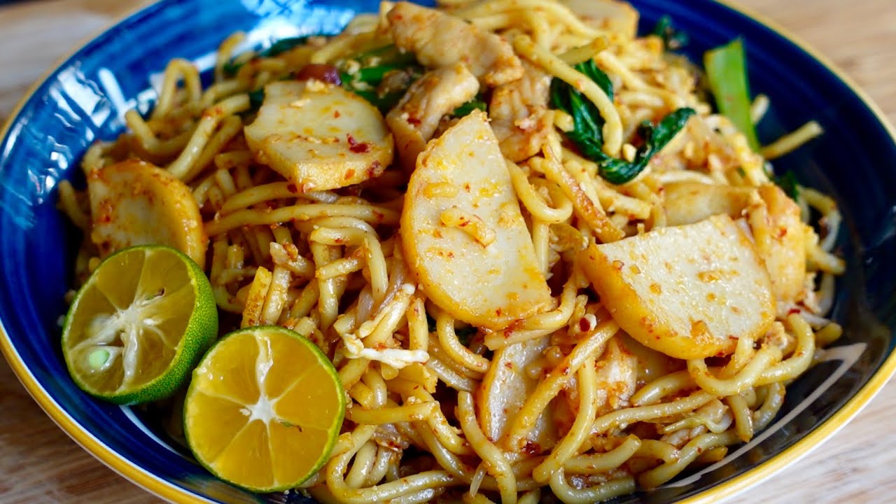 嘛嘛炒面MeeGoreng，超级好吃！酸酸辣辣的好赞！🌶️MeeGoreng fried noodles are super delicious! It's sour and spicy! 🌶️