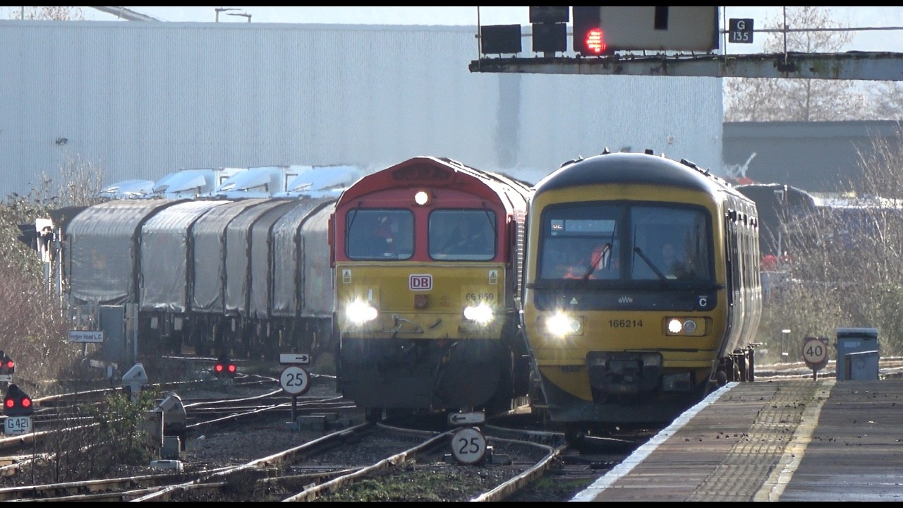 Couple of freights at Gloucester - Wednesday 28th January 2026