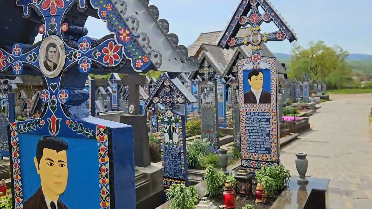 Cimitirul vesel de la Sapanta , Judetul Maramures.