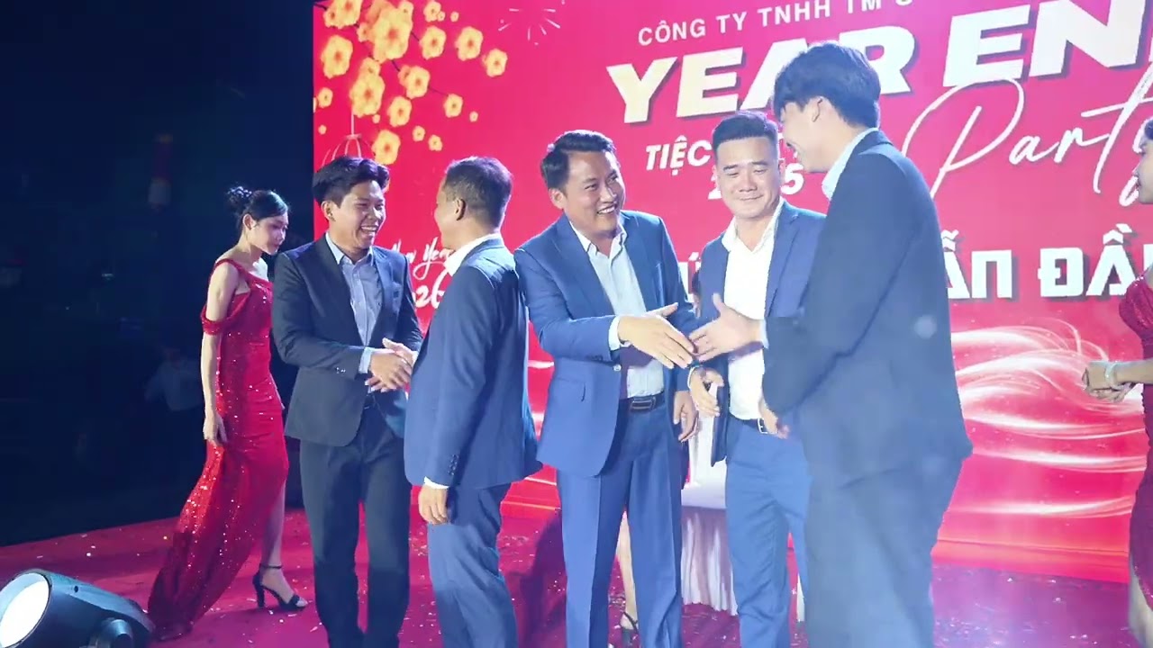 Tiệc Tất Niên Cuối Năm Công Ty Ô tô Hoàng Long