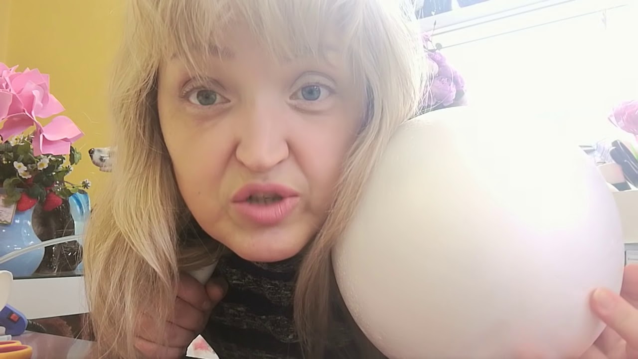 Роза изолон на трубе для стебля.