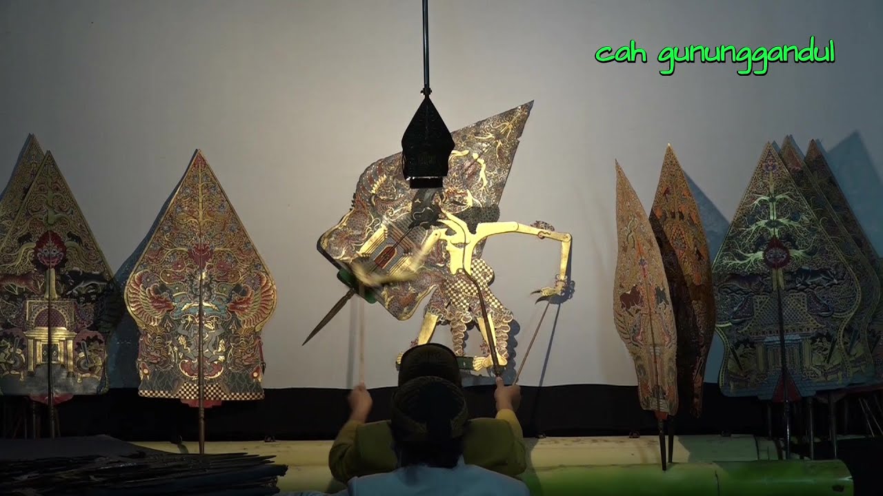 KI BAYU AJI MEMBUAT PENONTON BERTERIAK HISTERIS MELIHAT BIMA MBABATI ALAS