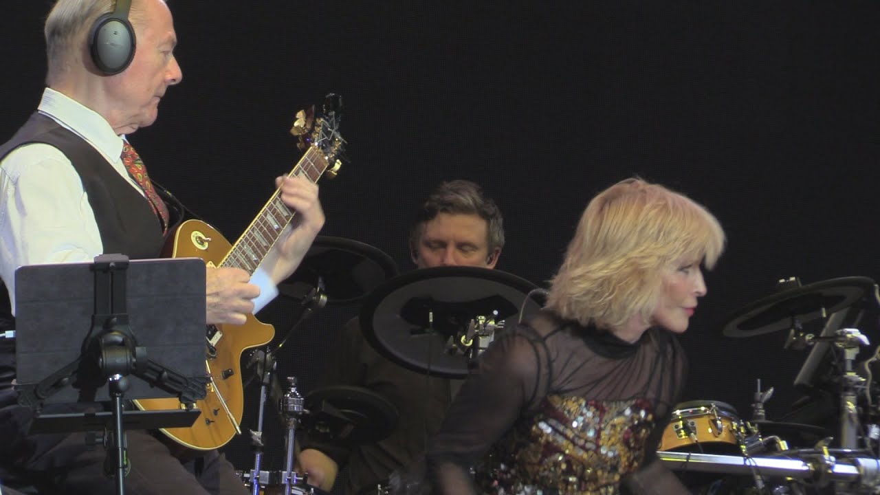 'Enter Sandman'' -  Toyah - Fairport's Cropredy Convention 2023