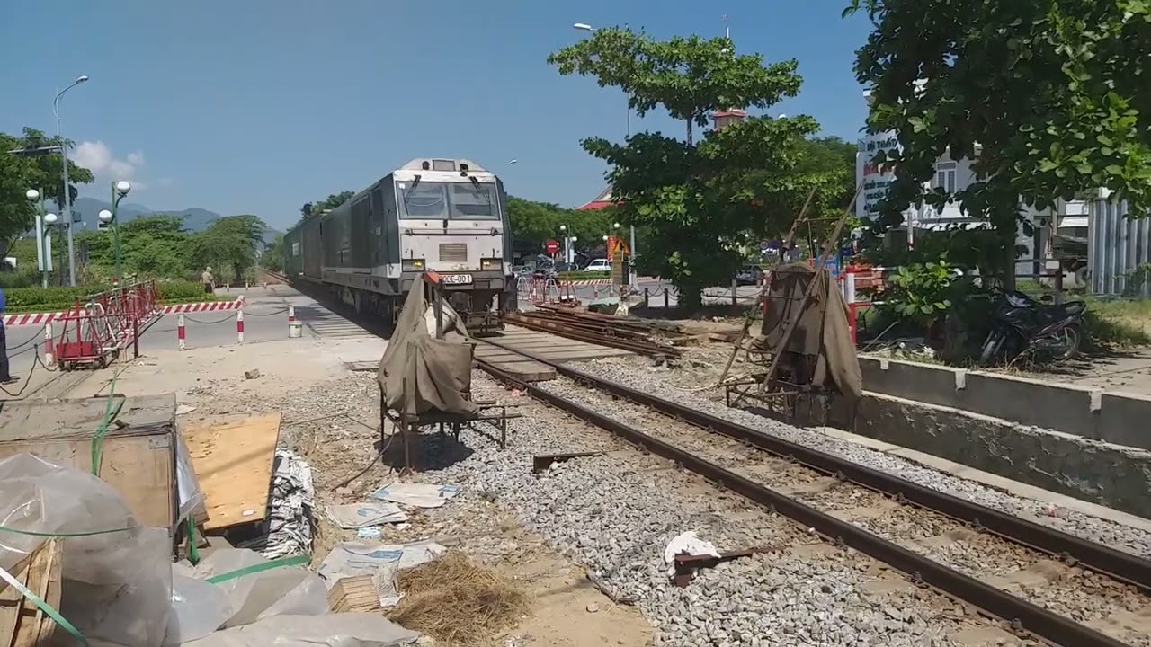 [985] D20E - 001 | A4403 Qua Chắn Trung Nghĩa (9h46 - 26/7/2022)