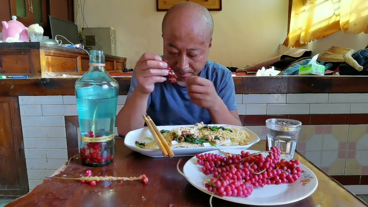 下午的饭简简单单吃点，还有五味子配酒，嘎嘎的香 #美食v