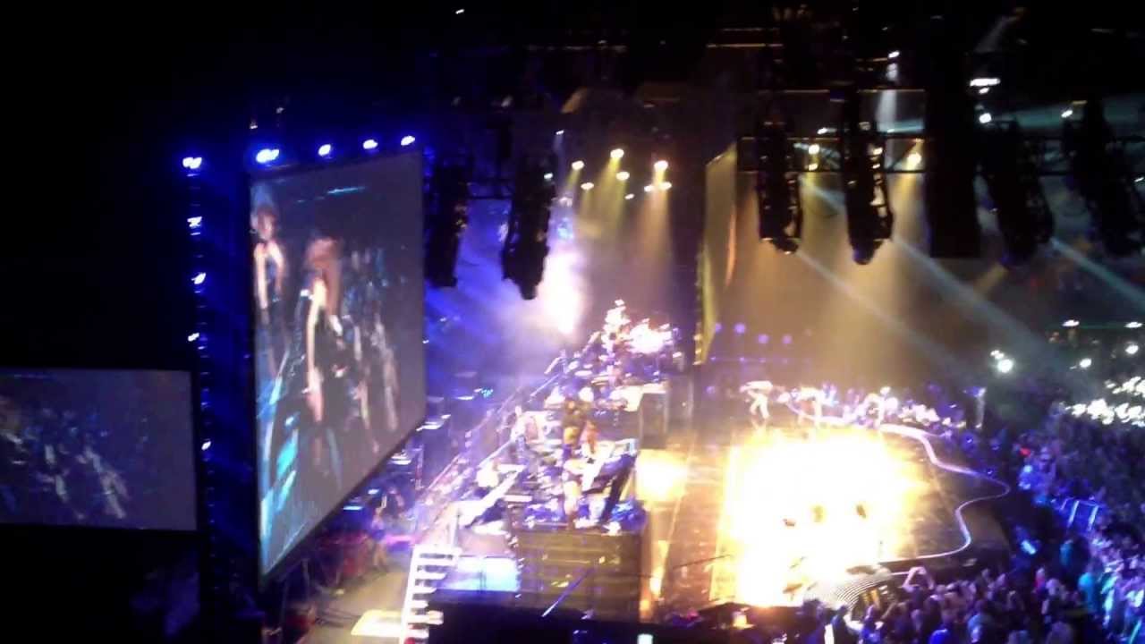 Beyonce 'Mrs Carter Show' World Tour Live in Amsterdam! (21 April 2013)