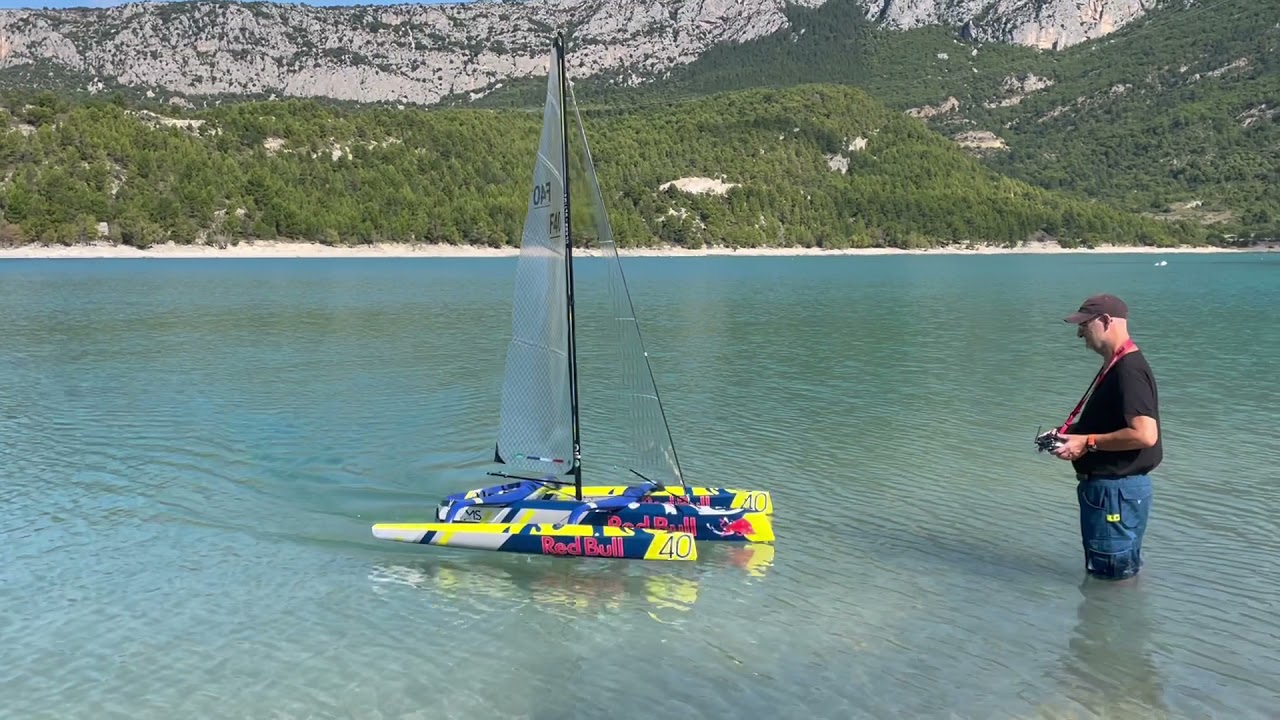 Trimaran Ultime Red Bull RC