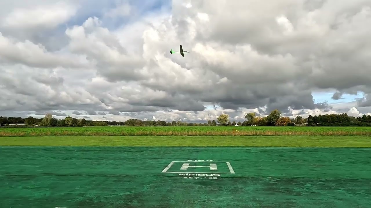 Large glider maiden: Tomahawk Swift 3.30 EDF